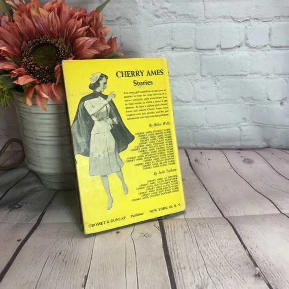 Vintage Cherry Ames student nurse - Picture 5 of 9